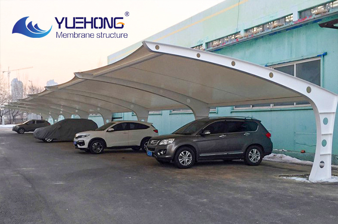 Abri pour véhicules en structure membrane