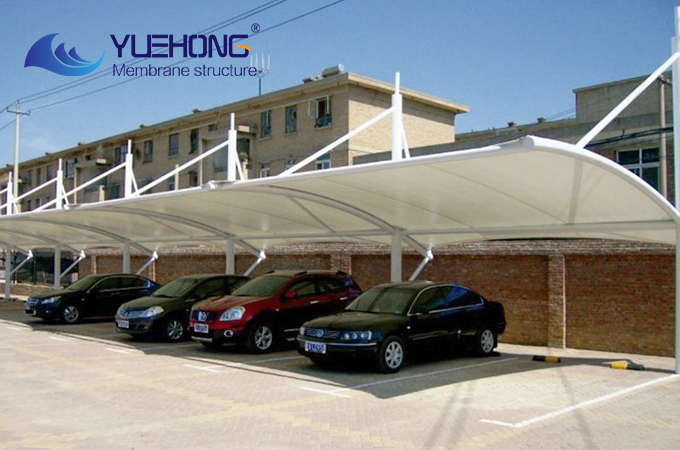 Structure membrane pour abri de stationnement