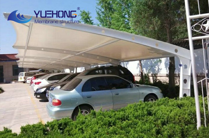 Structure membrane pour abri de stationnement