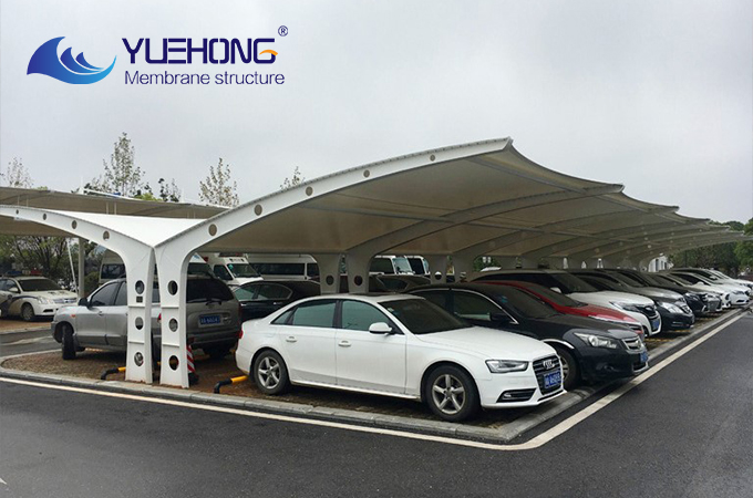 Structure membrane pour abri de stationnement