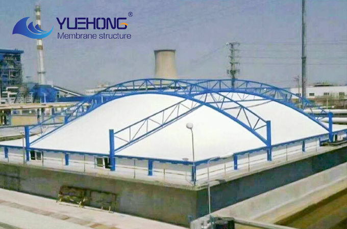 Structure membrane pour bassin d'eaux usées