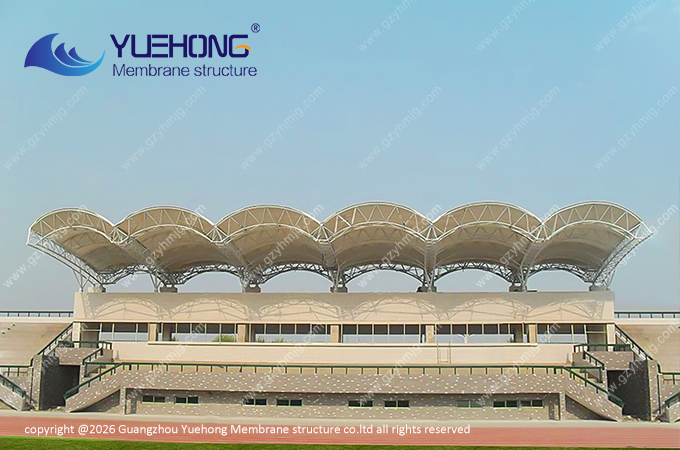 Projet de structure membrane pour gradins de terrain de sport dans une école du Shandong