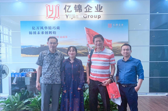 Photo de groupe avec le client – Projet de brise-soleil en structure tendue en membrane pour un poste de contr?le au Fujian