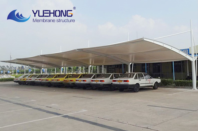 Cobertura para estacionamento em membrana estrutural