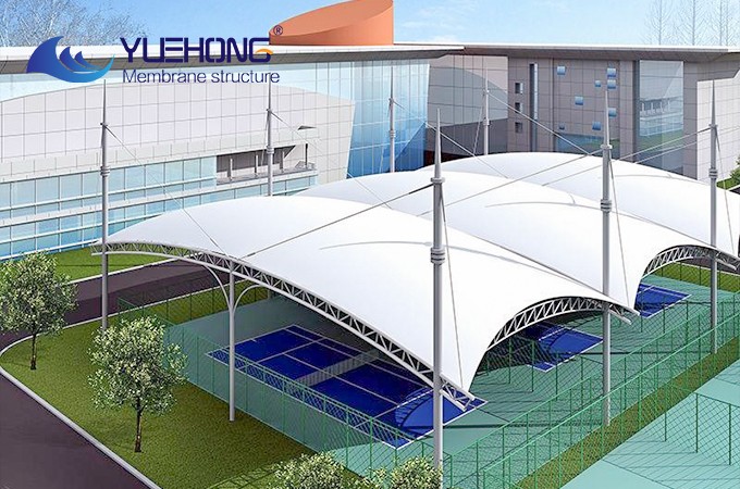 Cobertura em membrana estrutural para campo desportivo